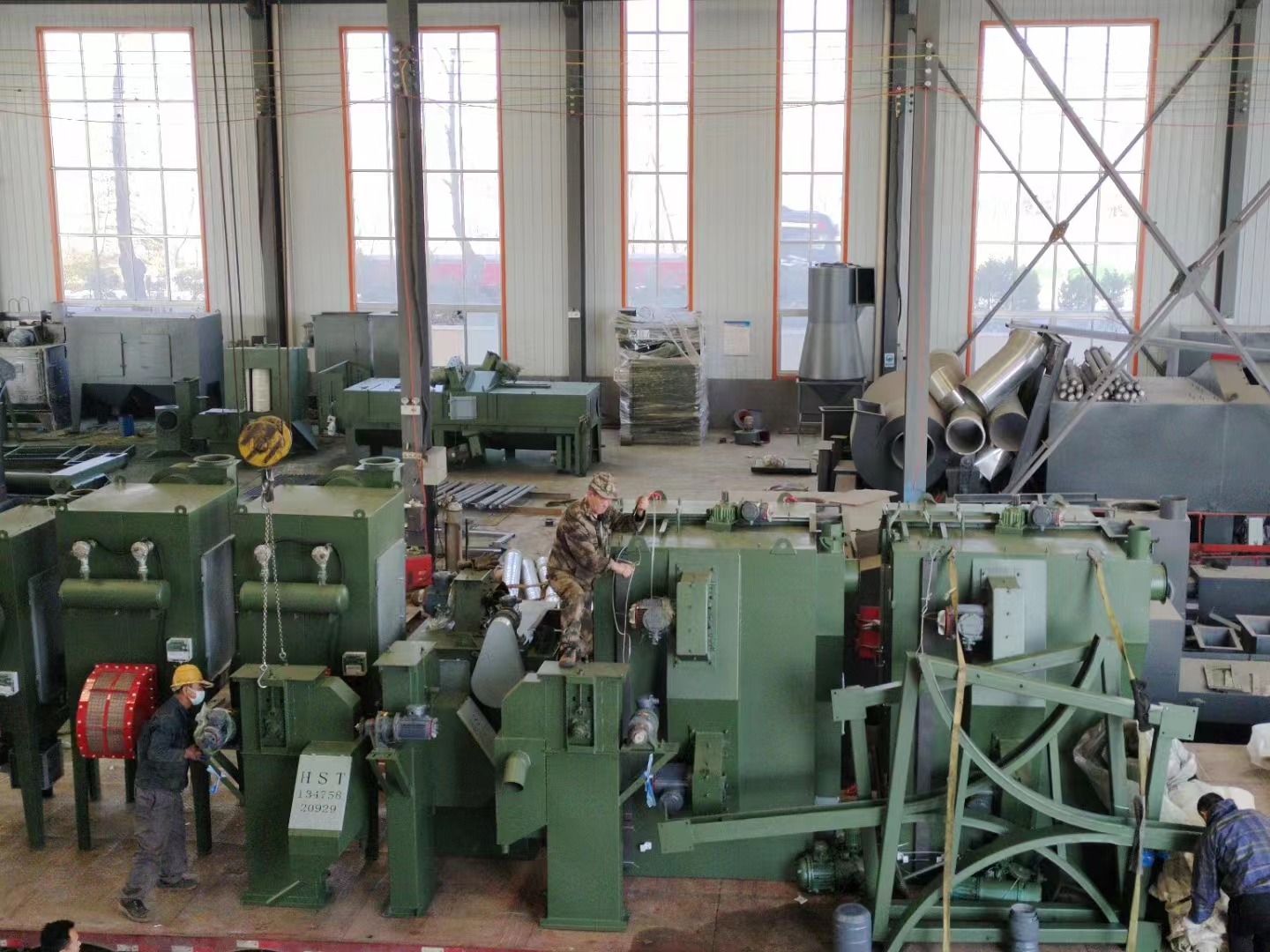 懸鏈連續式打砂除銹機_懸鏈除銹砂連續式機械_鏈條除砂機